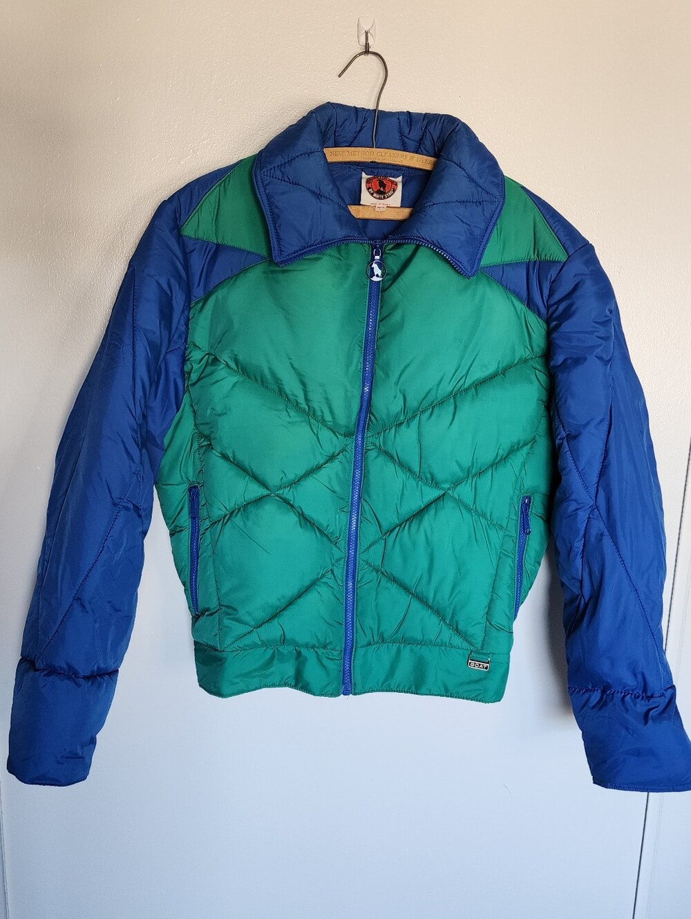 Vintage 90s Mountain Goat White Stag Puffer/Ski Jacket Large Blue Green Triangle